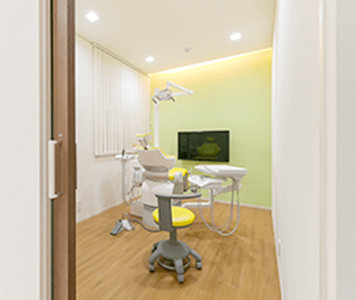 プライバシーに配慮した個室設計の診療空間
